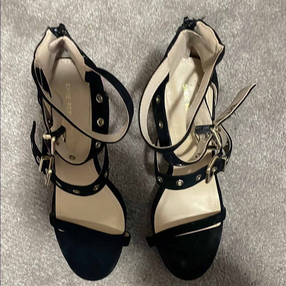 Shoe Republic LA Black Strappy Sandals